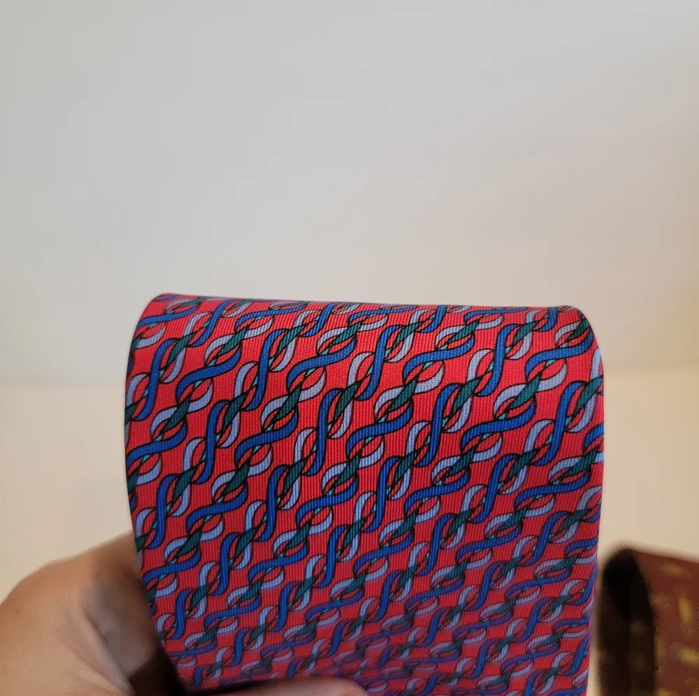 Gucci tie red blue chain print